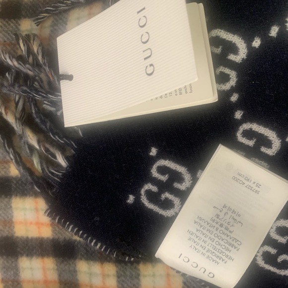 NEW Gucci Reversible Signature Logo / Plaid Designer Scarf! Beautiful - Picture 12 of 12